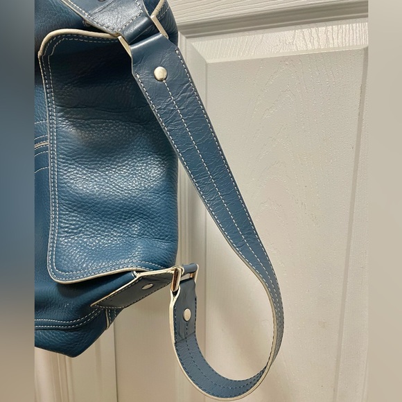 Kenneth Cole Reaction Medium Blue Leather Shoulder Bag, Detailed Stitching - Picture 5 of 9